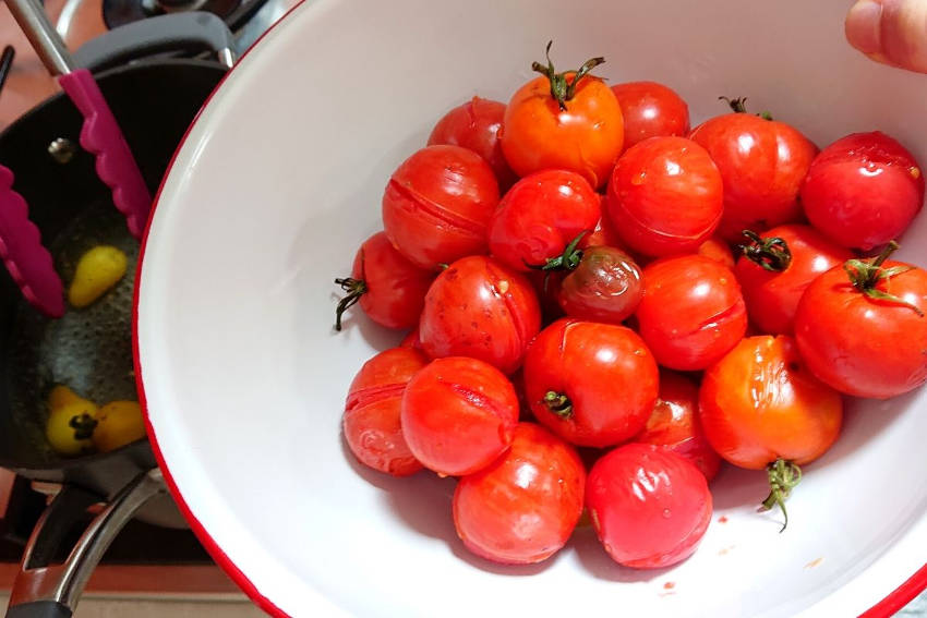 Tomatoes Split Skin